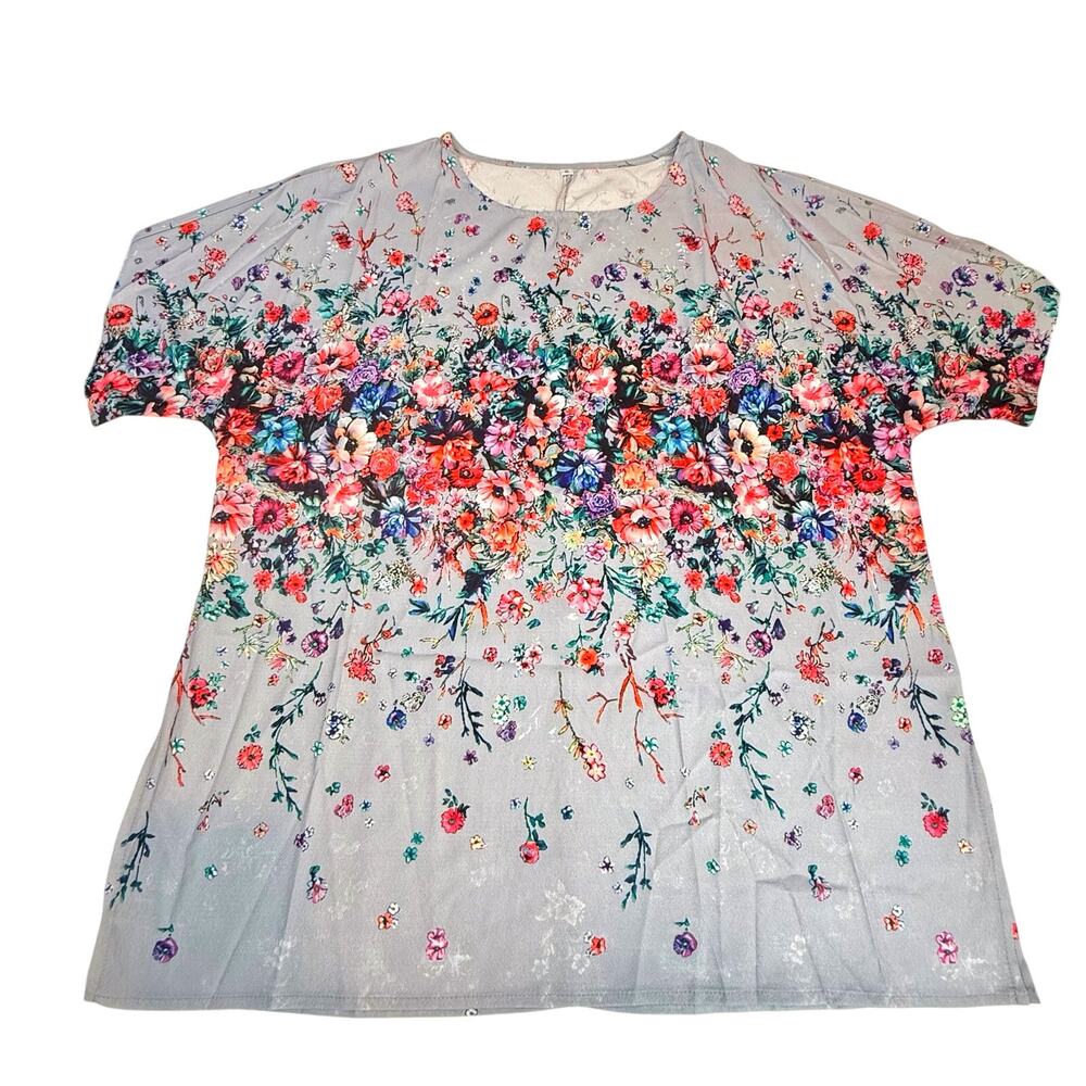 NIB Grey Background Floral Print Short Sleeve Popover Top Lightweight Round Neck